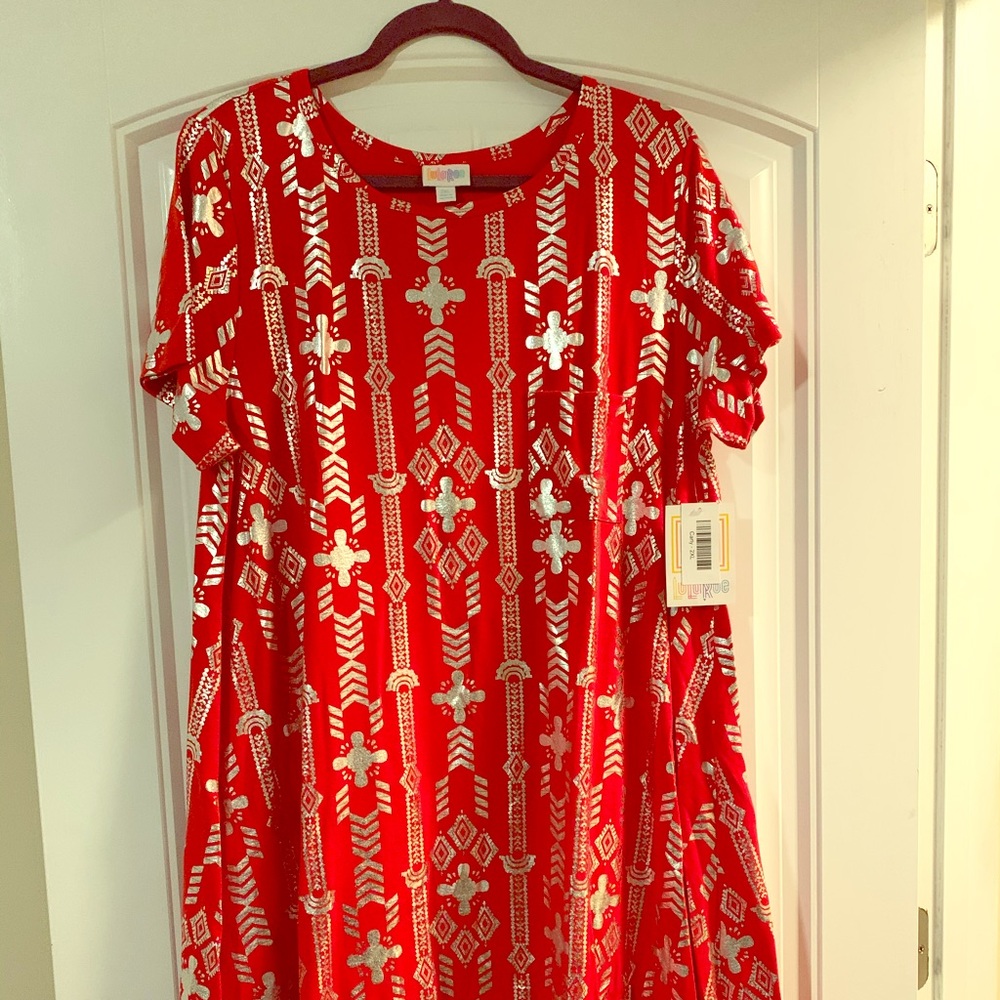 NWT Brand New elegant Lularoe Carly